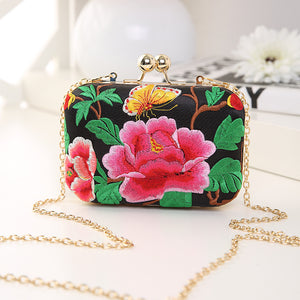 Shoulder Slung Embroidery Chain Female Embroidery Dinner Bag.