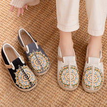 Load image into Gallery viewer, Spring New Ethnic Style Embroidered Cloth Shoes Handmade Linen Soft-soled Women&#39;s Single Shoes
