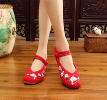 Load image into Gallery viewer, Women Retro High Quality Red Embroidery Ballet Shoes Lady Casual Sweet White Anti Skid Hemp Flat Shoes Zapatos Mujer E6184x
