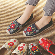 Load image into Gallery viewer, Spring New Straw Linen Shoes Ethnic Style Embroidery Flower Women&#39;s Single Shoes Breathable and Sweat-absorbing Flat Bottom Shoes