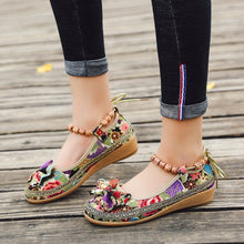 Load image into Gallery viewer, Beaded Ethnic Style Retro Bandage Embroidered Cloth Shoes