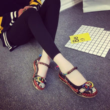 Load image into Gallery viewer, Beaded Ethnic Style Retro Bandage Embroidered Cloth Shoes