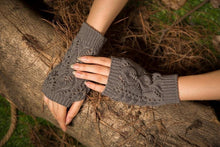 Load image into Gallery viewer, Half refers to the warm knit typing women s thick wool Half palm gloves - 2