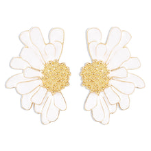 Load image into Gallery viewer, Vintage alloy floral stud earrings women&#39;s temperament textured floral earrings