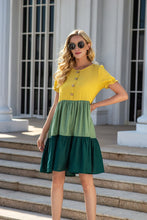Load image into Gallery viewer, Solid-colored Stitched Dress Spring/Summer New Women&#39;s Short-sleeved Dress Women&#39;s Big Hem Beach Dress